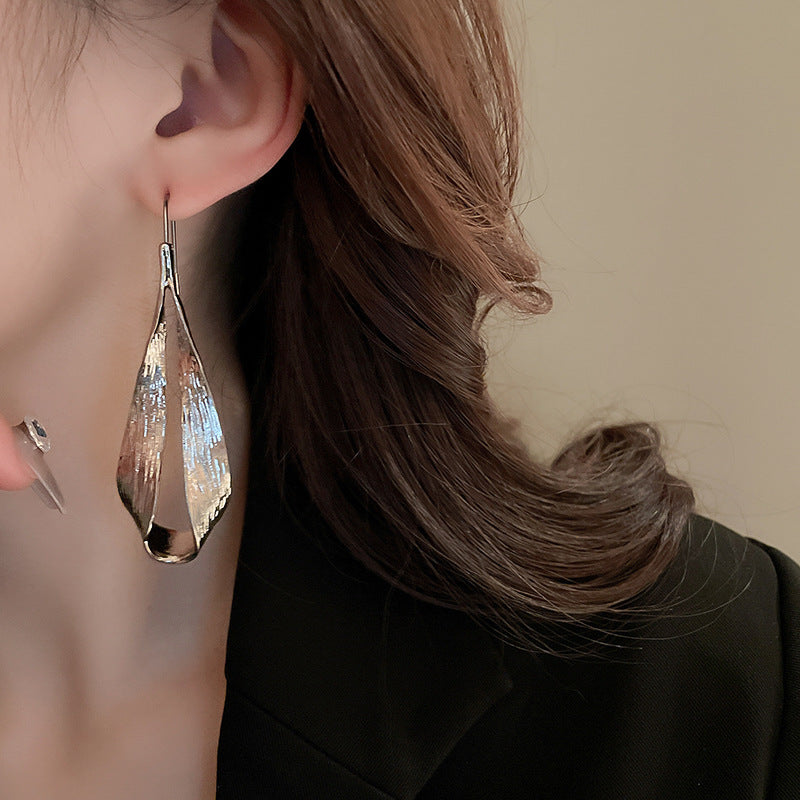 EK7752歐美誇張金屬感水滴葉子耳鉤2024.07.16