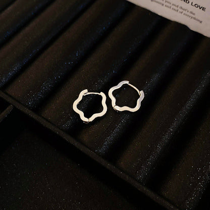 EA9631個性簡約花朵鏤空小巧耳扣2024.04.16