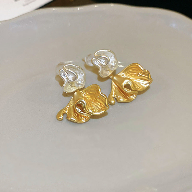 EA9649法式復古簡約褶皺花朵珍珠銀針耳環2024.04.16