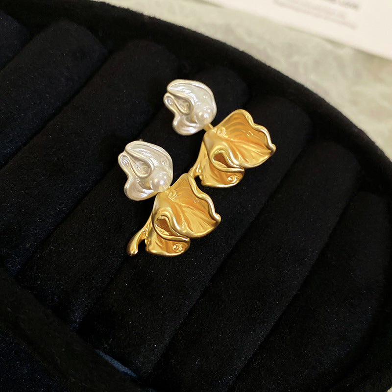 EA9649法式復古簡約褶皺花朵珍珠銀針耳環2024.04.16