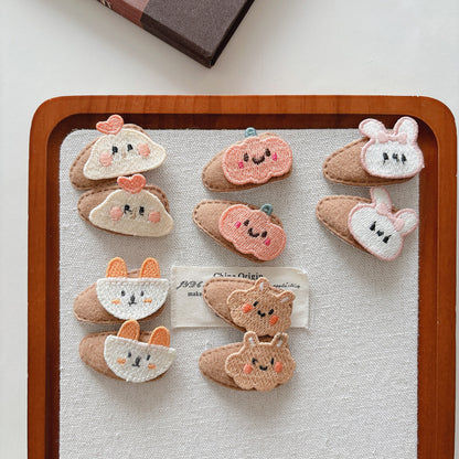 CA0818兒童手工刺繡布藝髮夾2026.08